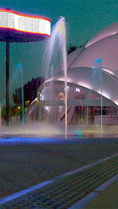 Na Plaza del Milenio, a iluminação paisagística LED Philips criou cenários de luz encantadores que interagem entre si