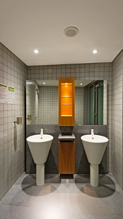  Casas de banho do Provinzial Rheinland Versicherung AG iluminadas com focos encastrados LED StyliD Mini