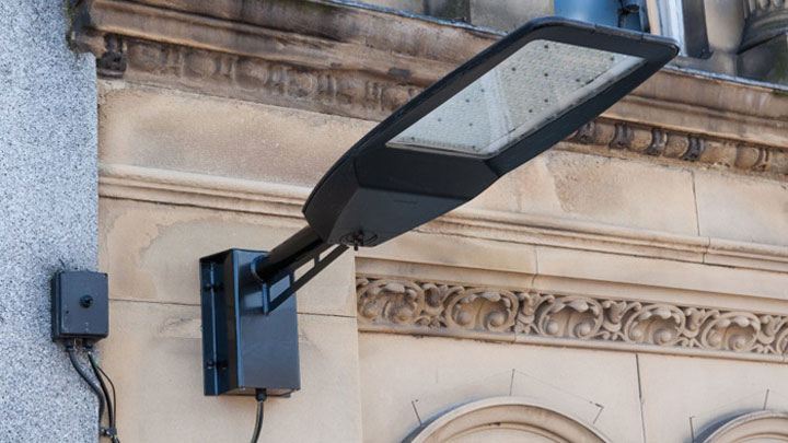 O produto de iluminação citadina LED Philips SpeedStar é implementado no Centro da Cidade de Wigan para manter a área segura à noite