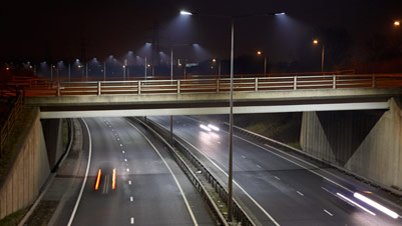 Autoestrada A5, Tamworth, iluminada por iluminação LED Philips