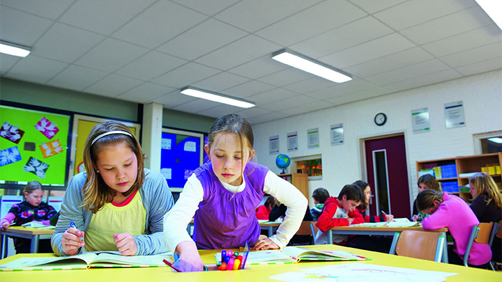 Definição de luz SchoolVision Normal: iluminação de escola inteligente para tarefas diárias