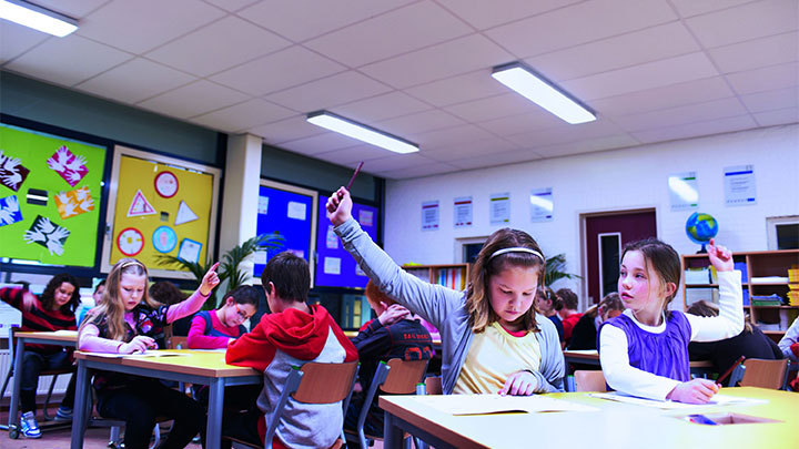 Definição de luz Energia SchoolVision: iluminação de escola inteligente para quando os níveis de energia descem