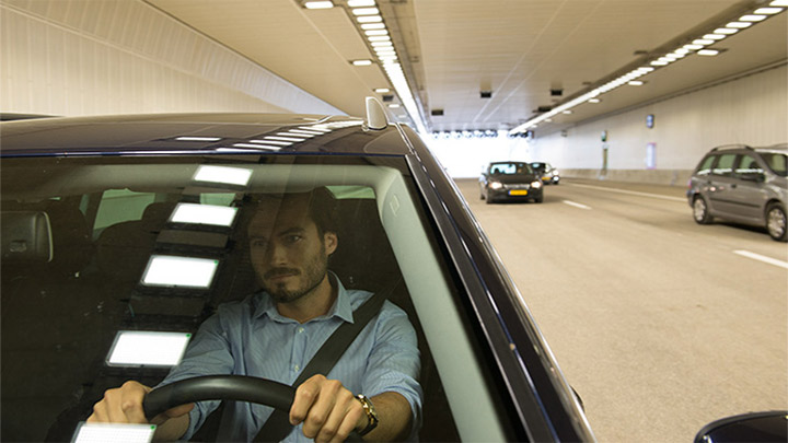 Mantenha os condutores seguros ao longo do seu túnel com uma iluminação de túneis inteligente