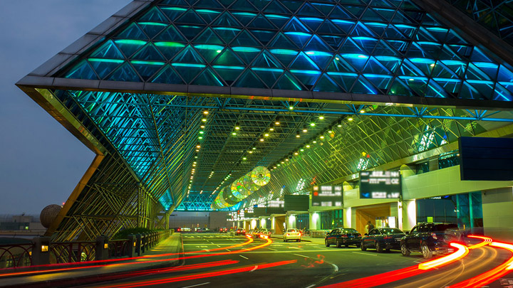Parque de estacionamento do lado terra do aeroporto – iluminação para aeroporto