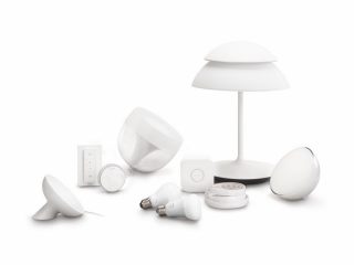 "Coleção de iluminação LED inteligente Philips Hue com luminárias de mesa, lâmpadas e dispositivos de controle para iluminação e ambiente residencial personalizáveis."