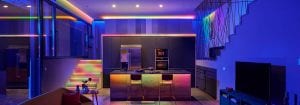 Ambiente decorado com iluminação LED inteligente conectada pela WiZ.